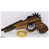 Image 1 : NEW WOODEN TOY ELASTIC BAND SHOOTER