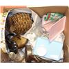 Image 1 : BOX OF ASST ESTATE HOUSEWARES