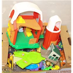 FLAT OF ASSORTED PLAYSCHOOL FARMHOUSE TOYS & MORE