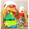 Image 1 : FLAT OF ASSORTED PLAYSCHOOL FARMHOUSE TOYS & MORE