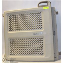 SAFETY FIRST EXPANDABLE BABY GATE