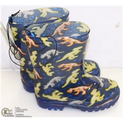 PAIR OF BOYS LITE UP RUBBER BOOTS SIZE 8