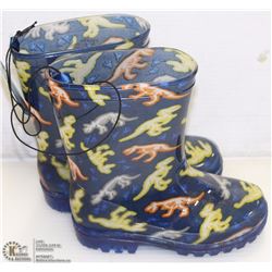 PAIR OF BOYS LITE UP RUBBER BOOTS SIZE 7