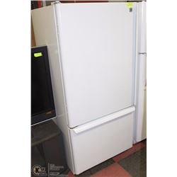GE TRUE COOL REFRIGERATOR WITH BOTTOM DOOR