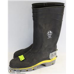 BATA STEEL TOED RUBBER BOOTS SIZE 11