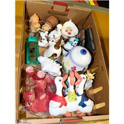 FLAT OF VINTAGE MINIATURE COLLECTABLES