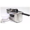 Image 1 : LOT WITH BRAVETTI DEEP FRYER AND KITCHEN SCALE