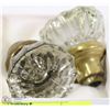 Image 1 : PAIR OF GLASS ANTIQUE DOOR KNOBS