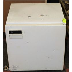 GE MINI FRIDGE 18X20