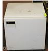 Image 1 : GE MINI FRIDGE 18X20