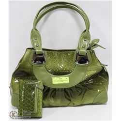 GREEN  LARGE SNAKE SKIN STYLE PURSE WITH MATCHING