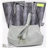 Image 1 : TWO IN ONE PURSE - REVERSIBLE LIGHT GRAY SNAKE
