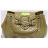 Image 1 : LARGE BEIGE HANDBAG WITH HEART CLASP