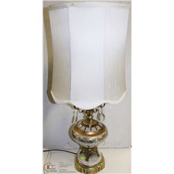 VINTAGE ESTATE TABLE LAMP
