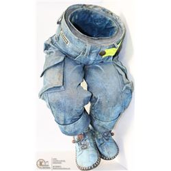 SHELF/STEP SITTING DENIM PANTS GARDEN PLANTER