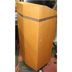 SOLID OAK PODIUM