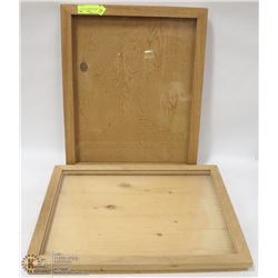 2 DISPLAY CABINETS (17.5"X21.5")