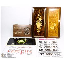 FLAT OF SIGNS, LICENSE PLATES AND PLAQUES