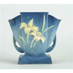 ROSEVILLE:  “ZEPHYER LILY” FAN VASE