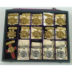 SALESMAN SAMPLE DISPLAY CASE AND CATALOG OF MEDALS, BADGES, WHITE HEAD & HOAG CO