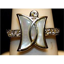 Gorgeous Mother Pearl &Green Perifots SS Ring. (523L)