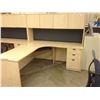 Image 2 : MAPLE 6X6' CORNER WORKSTATION C/W HUTCH