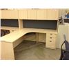 Image 2 : MAPLE 6X6' CORNER WORKSTATION C/W HUTCH