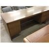 Image 3 : KRUG SOFT BLOCK 6' DESK AND CREDENZA