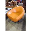 Image 2 : ORANGE SWIVEL TUB CHAIR