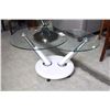 Image 2 : WHITE LACQUER CONVERTIBLE COFFEE/END TABLE