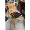 Image 3 : BAR HEIGHT TABLE AND 4 BARSTOOLS
