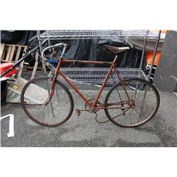 VINTAGE 10 SPEED BIKE AND METAL SHELVING