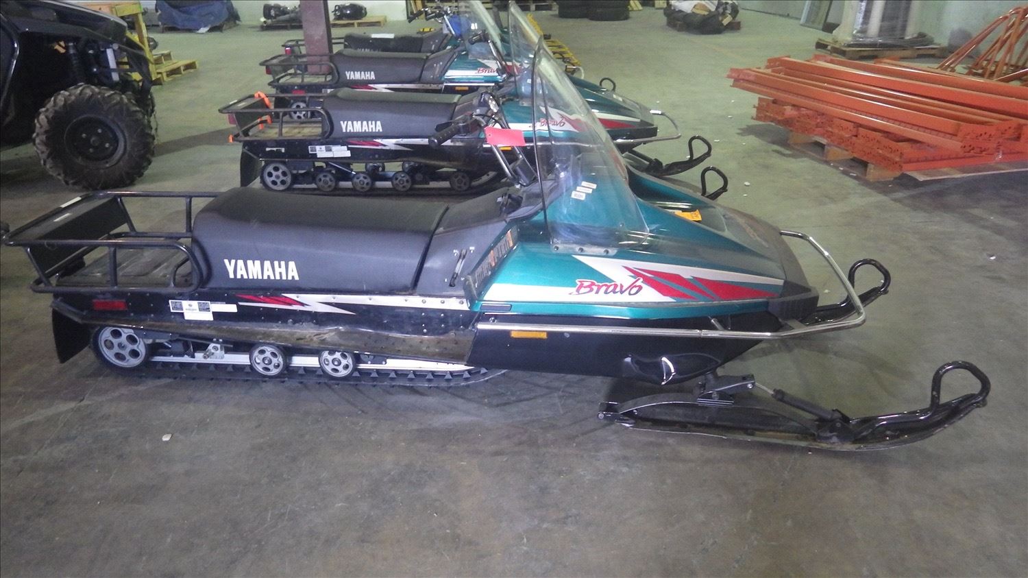 2008 Yamaha Bravo cargo snowmobile 250cc 390 km (has ski damage)
