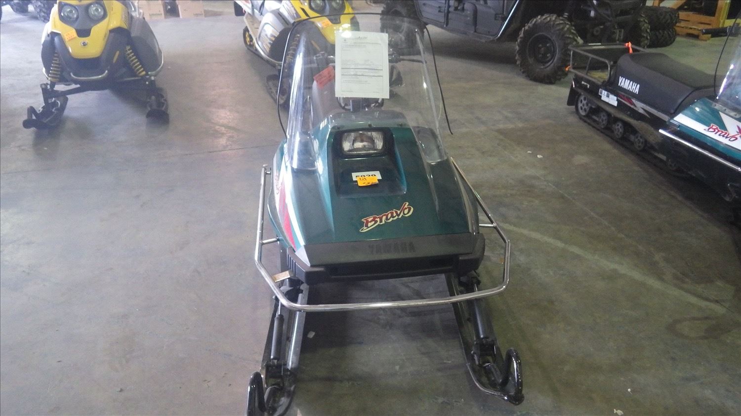 2008 Yamaha Bravo cargo snowmobile 250cc 390 km (has ski damage)