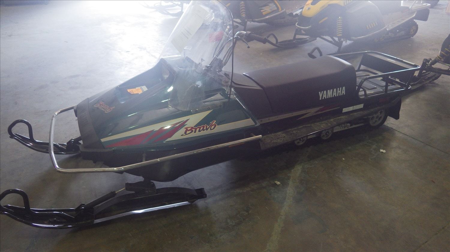 2008 Yamaha Bravo cargo snowmobile 250cc 390 km (has ski damage)