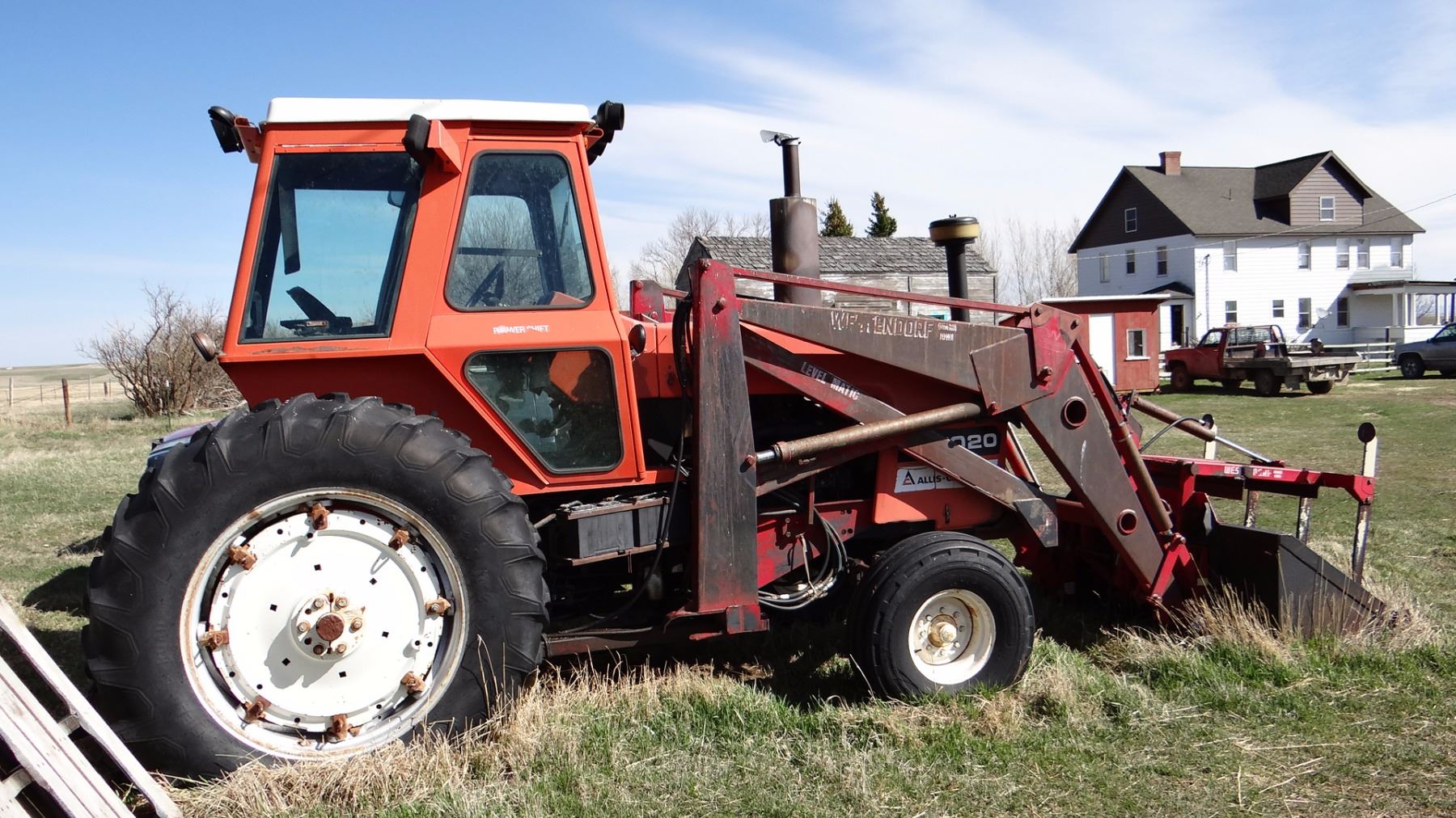 AllisChalmers 7020, Westendorf selfleveling loader, 7’ bucket w