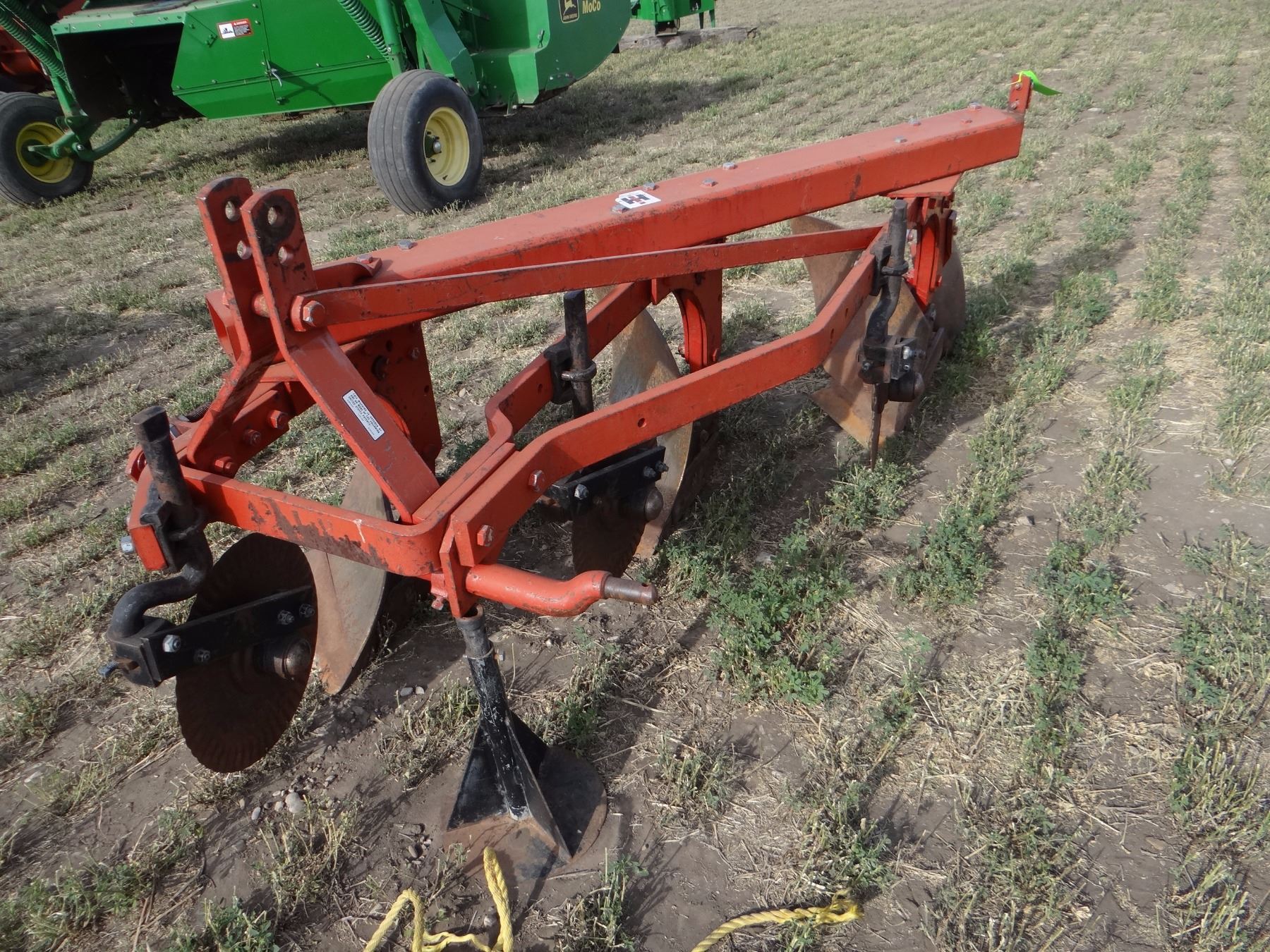IH 440 3bottom plow, cat. II 3pt.