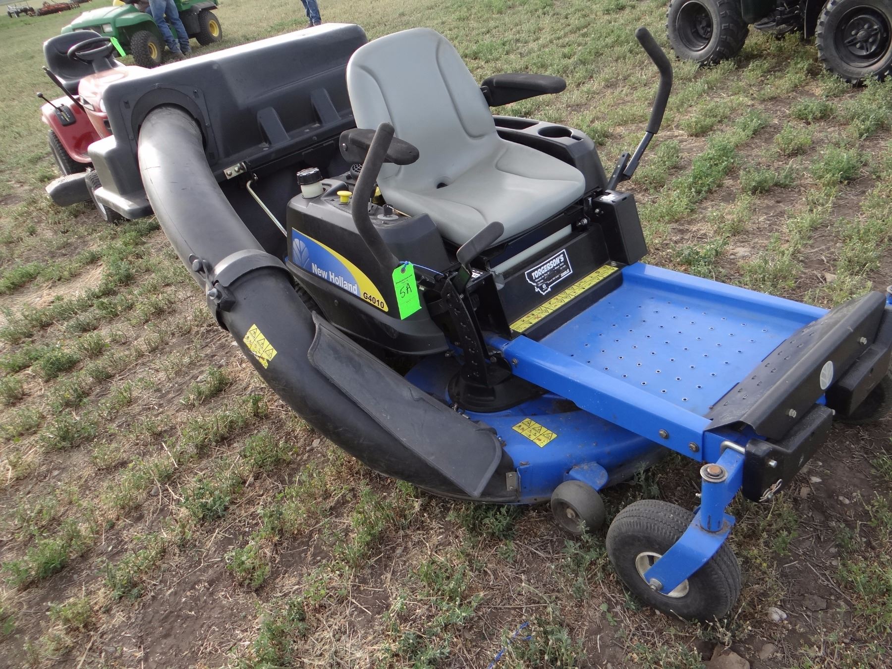 New Holland G4010 zeroturn mower, 38", Kohler 19hp eng., w/ bagger
