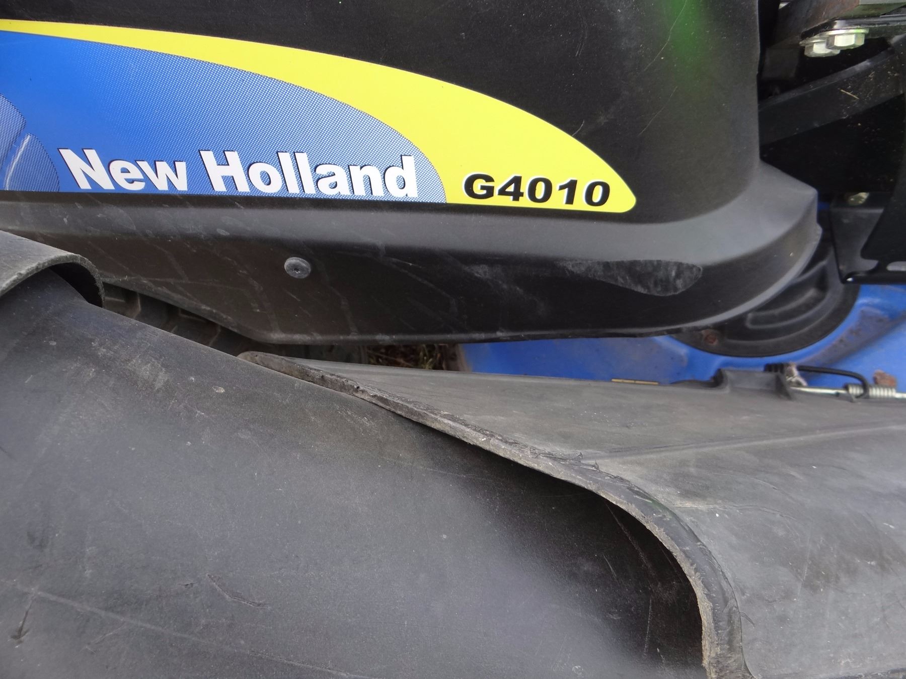 New Holland G4010 zeroturn mower, 38", Kohler 19hp eng., w/ bagger