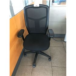 BLACK MESH BACK EXECUTIVE TASK CHAIR