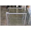Image 1 : 3 TUER GLASSTOP SHELF