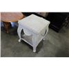 Image 2 : WHITE WICKER ENDTABLE
