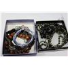 Image 3 : BLACK MAGNETIC HEMATITE JEWELLRY AND TRAY OF BANGLES