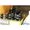 Image 2 : OVERSIZED CHESS SET
