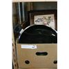 Image 2 : SHADOW BOX TFAL WOK AND DECORATIVE ITEMS