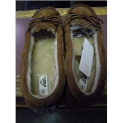 PAIR OF WOMENS FLEECE LINE SIZE 8 LEATHER MOCASSINS
