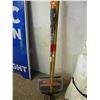 Image 1 : SWEEPER & GARDEN HOE