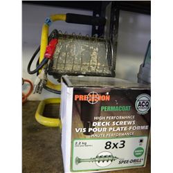 SINGLE WORK LIGHT & BOX OF DECK SCREWS