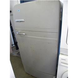 VINTAGE WESTINGHOUSE FRIDGE/RUNNING COLD-APPEARS FUNCTIONAL