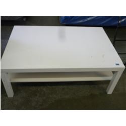 LARGE WHITE COFFEE TABLE